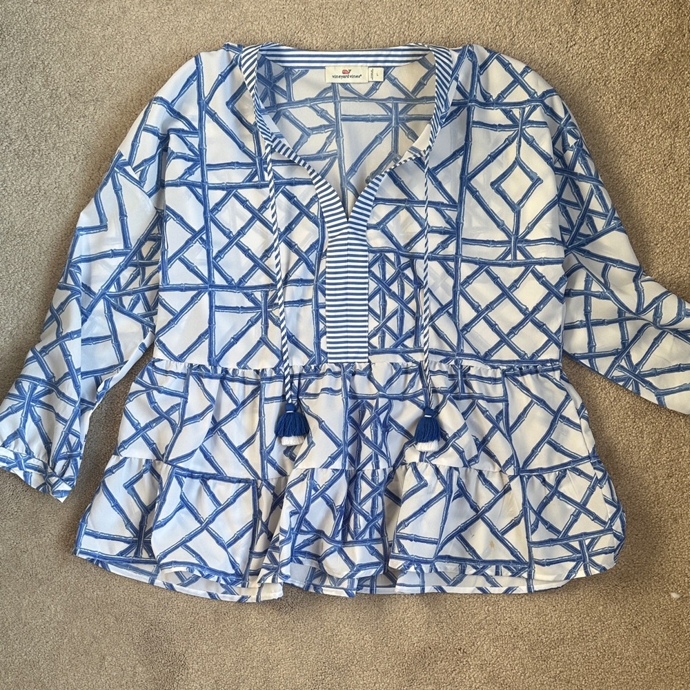 Vineyard Vines Women's Blue and White Geometric Patterned Blouse